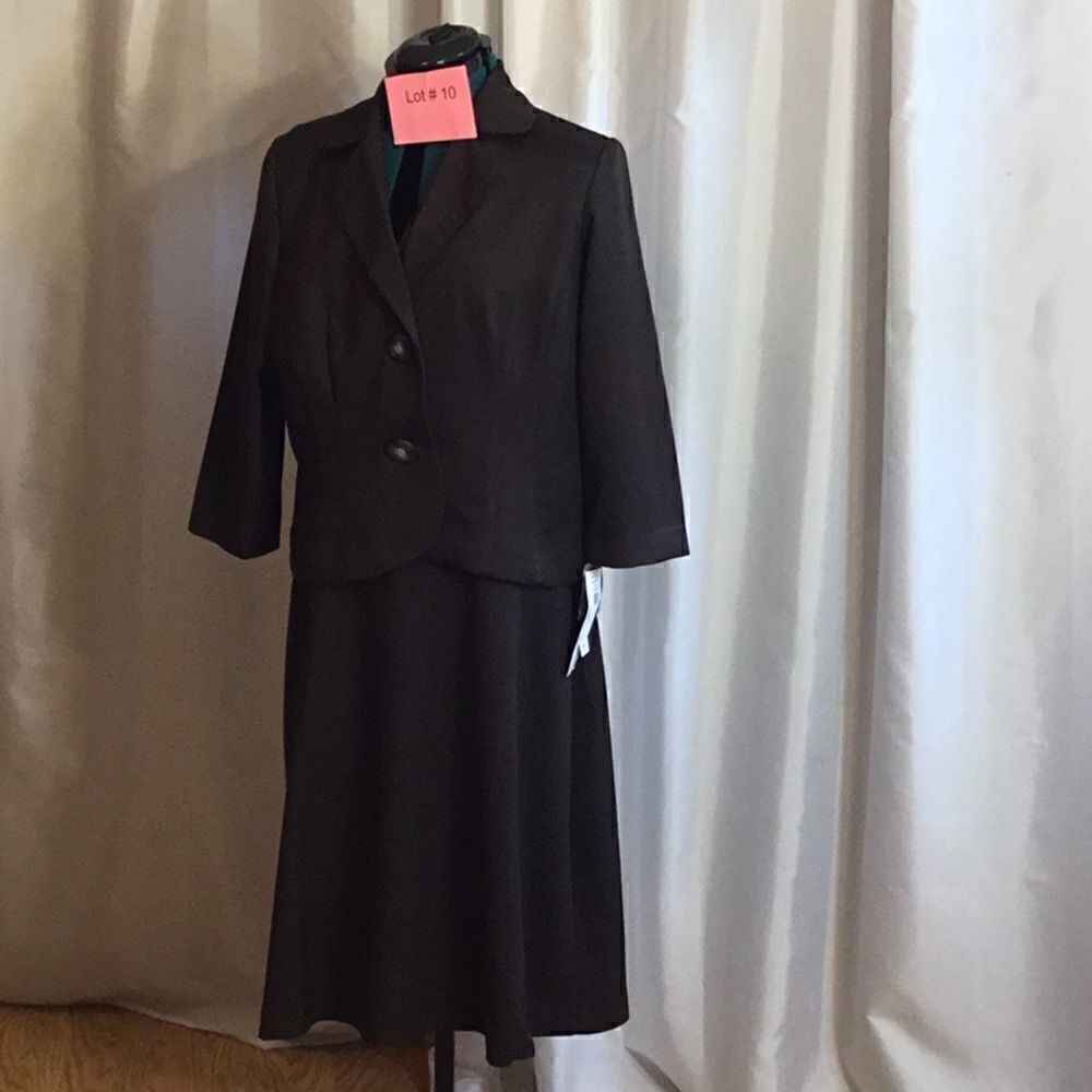 Ladies NWT suit set with dress & matching jacket in size 16 by STUDIO I
